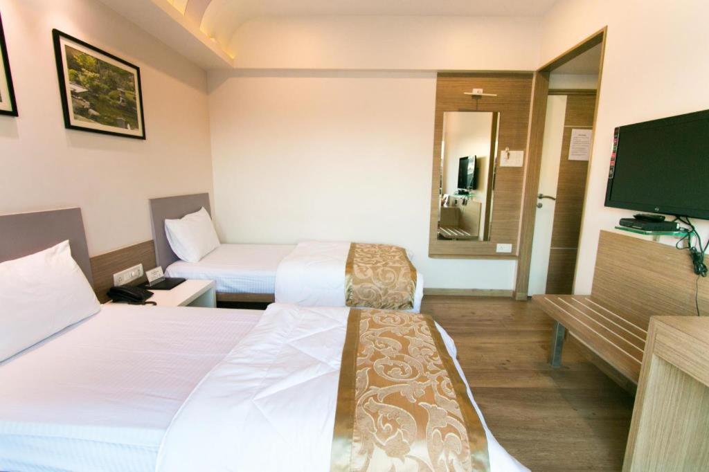 Seasons Hotel Mira-Bhayandar Extérieur photo